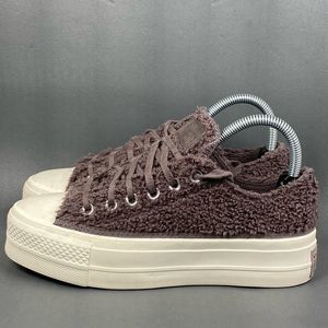 Converse Women's Sneakers in Brown and Cream